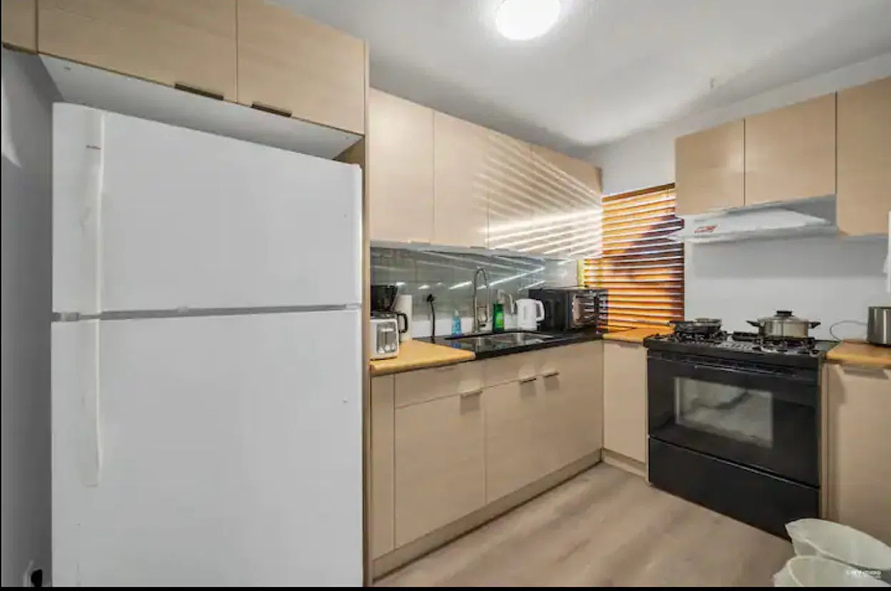 1 bed, 300 sqft, $1,200 — Photo 4