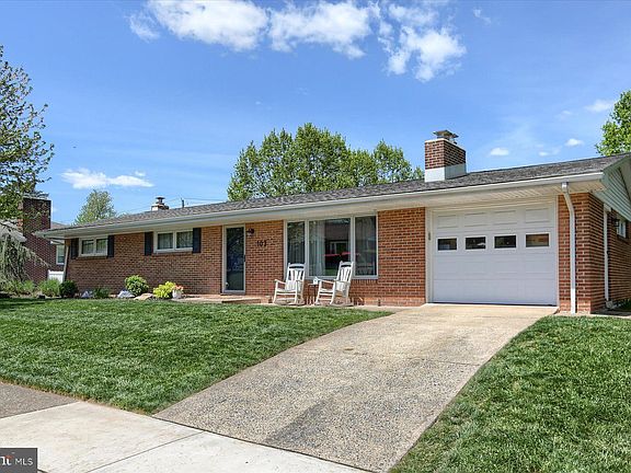 3rd image of 103 Sunset Dr