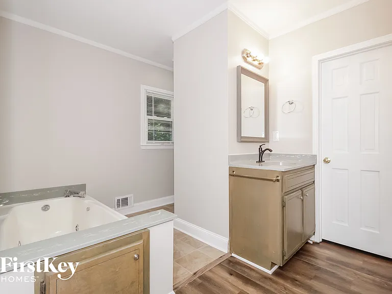 4927 Castlewood Dr SW — Photo 8