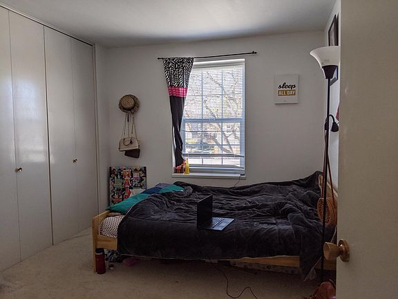 3rd image of 986 Mangrove Ave APT C