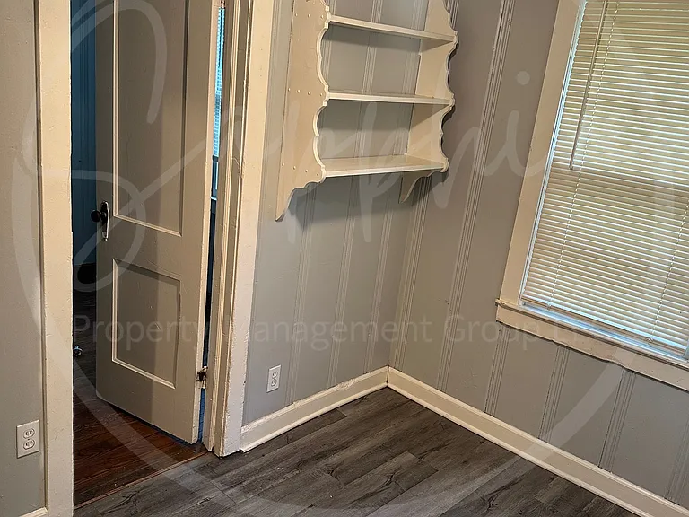 2404 E 67th Ter — Photo 12