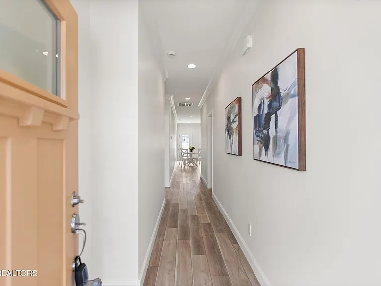 1402 Summer Meadow Dr — Photo 2