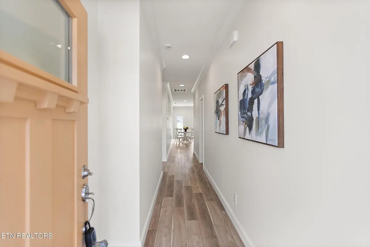Building Photo - 1402 Summer Meadow Dr