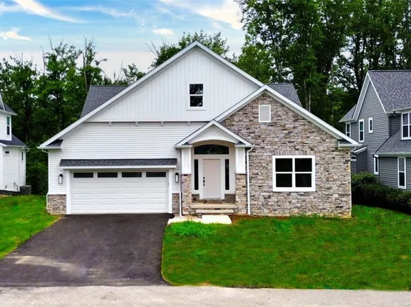 7994 Canyon Rdg, Chagrin Falls, OH 44023