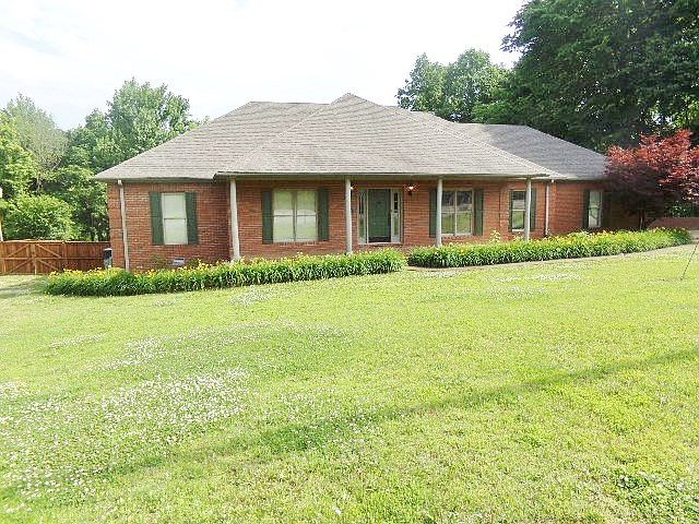 1st image of 220 Redbud Ln