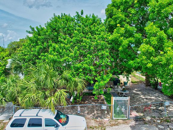 2nd image of 134 SW 10TH Avenue