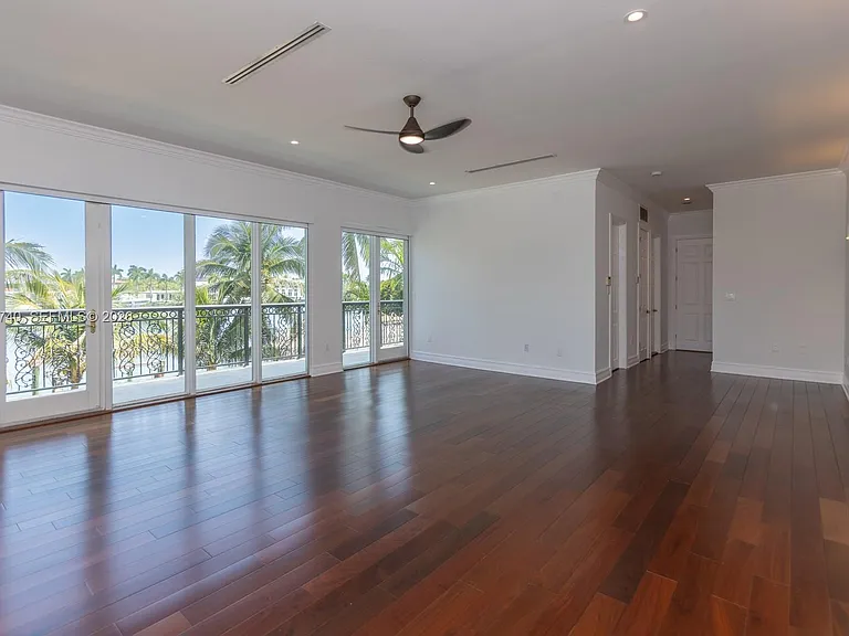 425 N Shore Dr — Photo 9