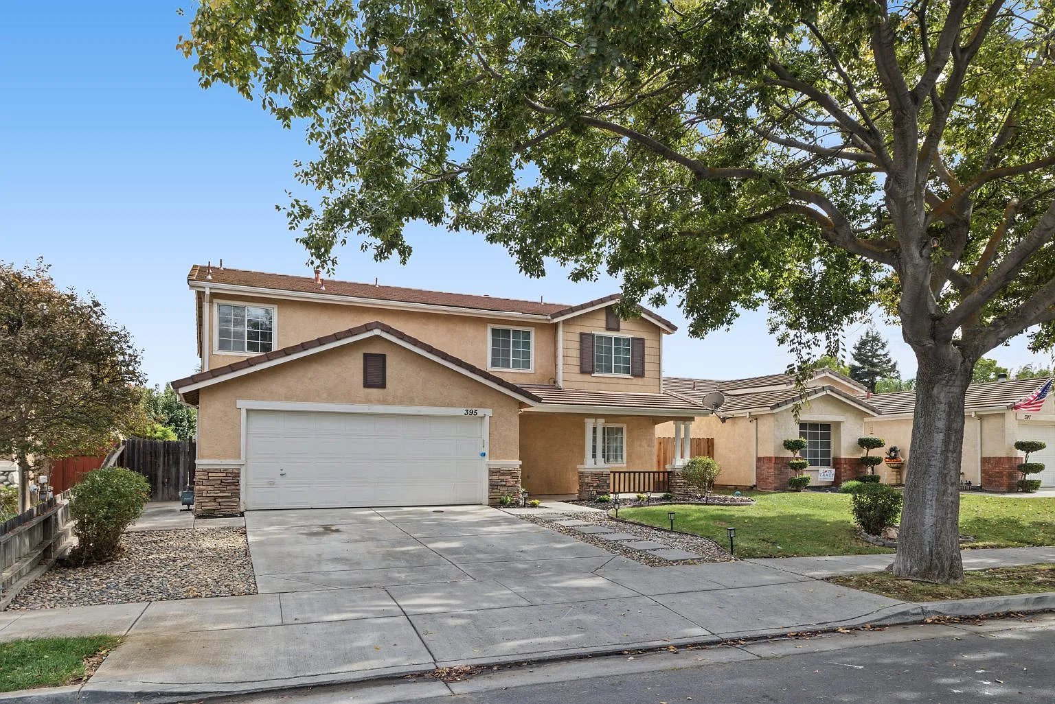 5 bed, 2.5 bath, 2467 sqft, $3,250 — Photo 2