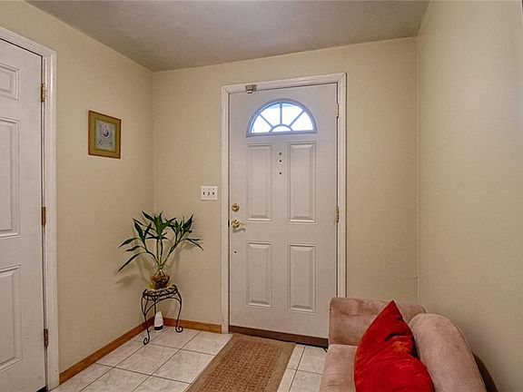 2nd image of 25 Brookside Dr W