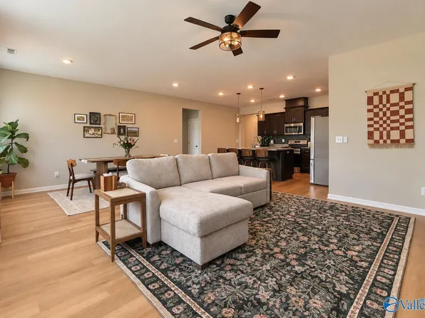 124 Harvest Moon Dr, Harvest, AL 35749