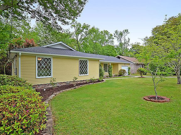 3rd image of 8461 Deerwood Dr