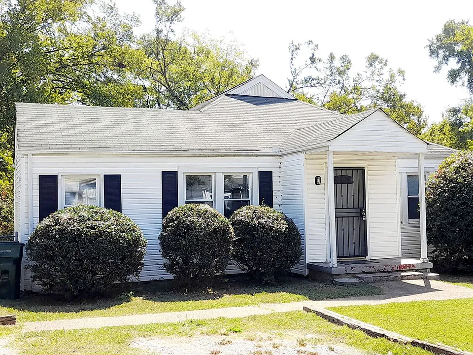202 N Howell Ave