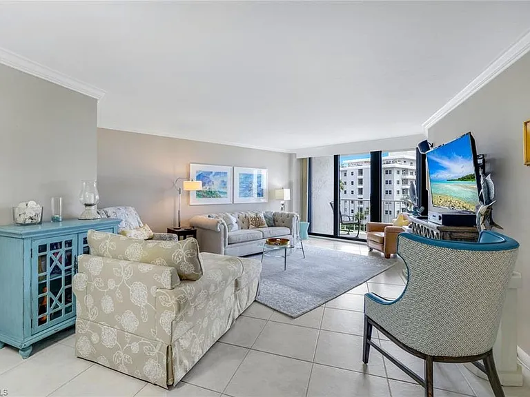 260 Seaview Ct #407 — Photo 2