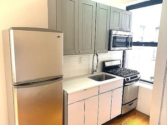 3rd image of 973 Columbus Ave APT 4B