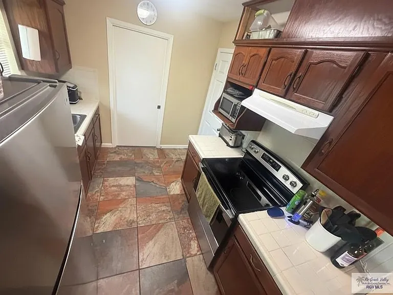 433 Fairwind Dr — Photo 3