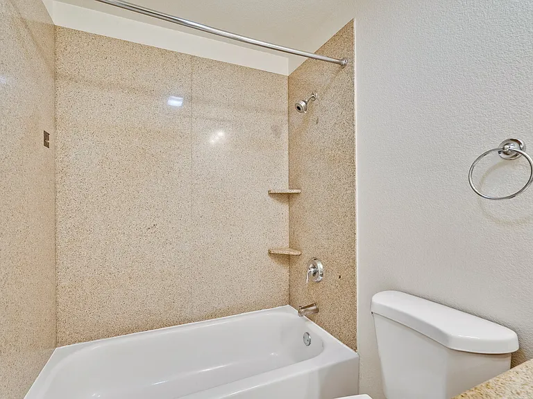 Encinal Place Apartments — Photo 39
