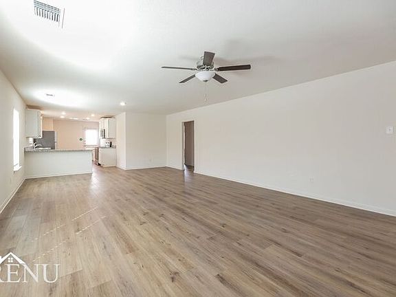 5th image of 308 Crescent Park Dr