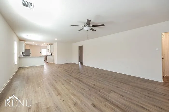 308 Crescent Park Dr — Photo 5