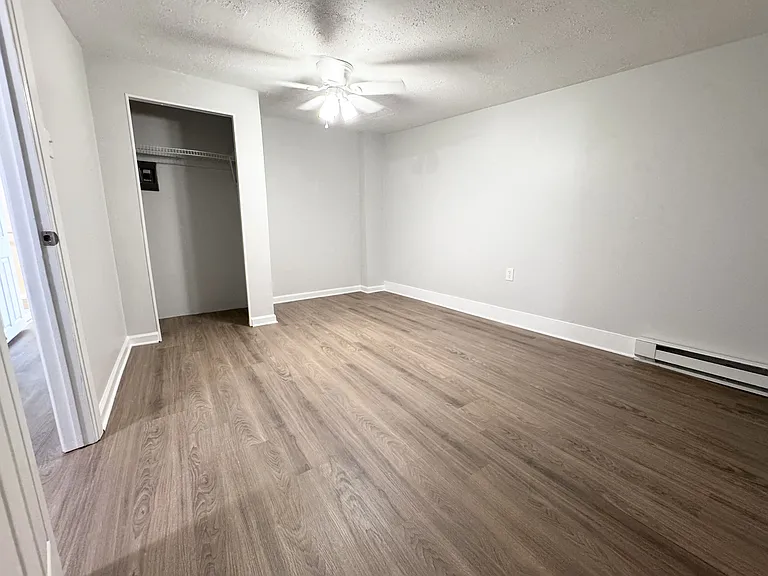526 E Main St — Photo 12
