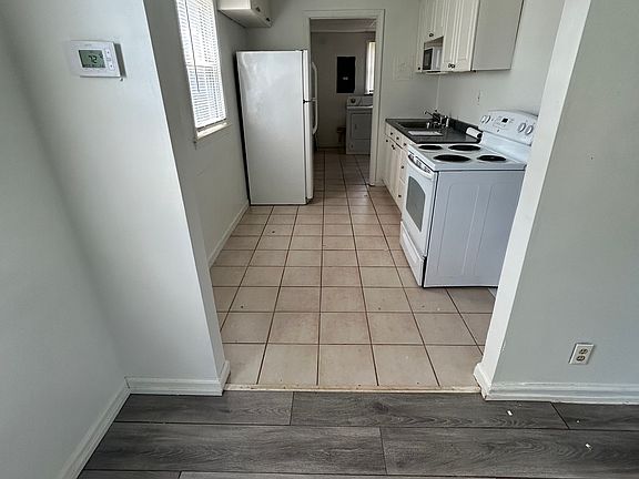 3rd image of 25295 Leach St