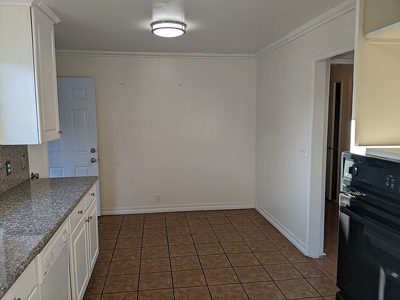 kitchen dining area, door to garage