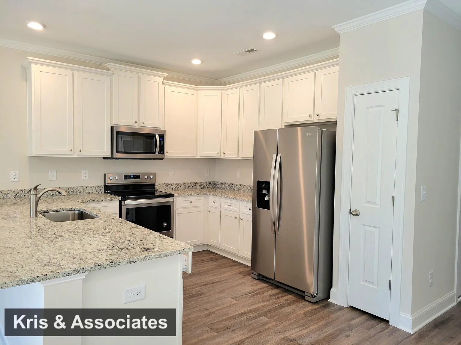 6802 Eddy Point Ln — Photo 4