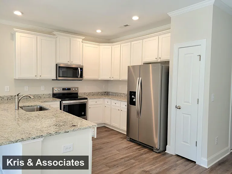 6802 Eddy Point Ln — Photo 4