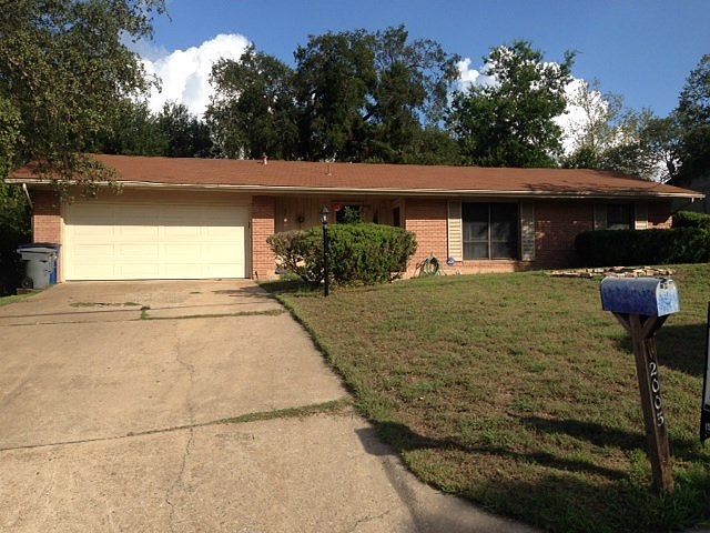1st image of 12005 N Oaks Dr