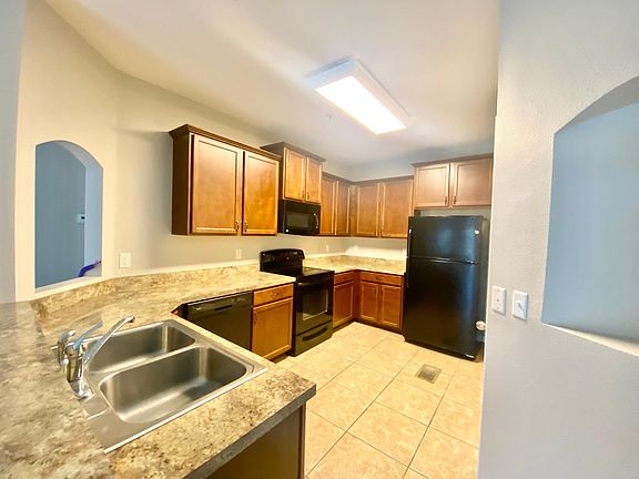 4th image of 1562 Scarlet Oak Loop #A
