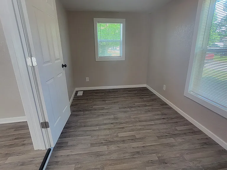 237 Arbor St E — Photo 4