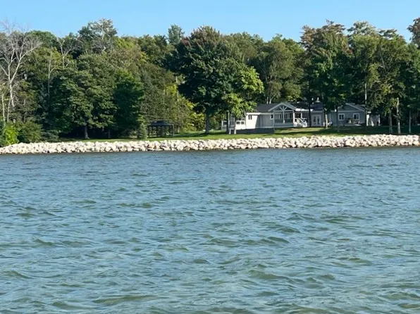 3100 Lakeshore Dr, Sault Sainte Marie, MI 49783