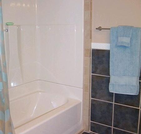 bathroom (down)