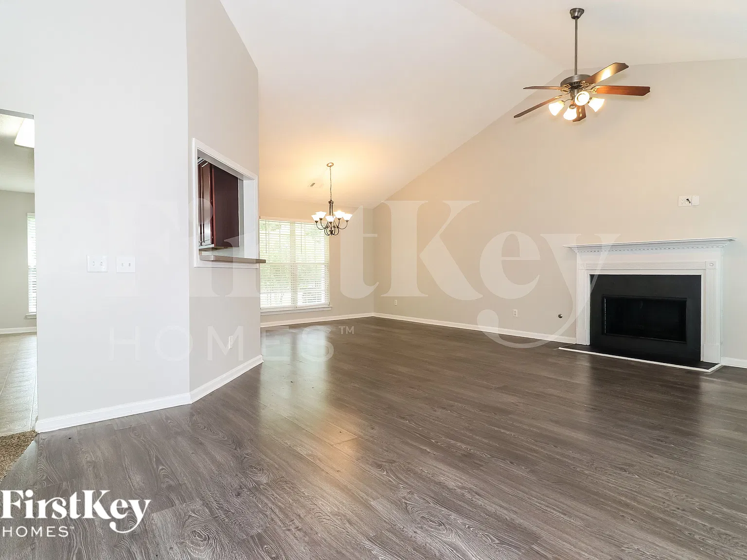 3 bed, 2.0 bath, 1530 sqft, $1,955 — Photo 3