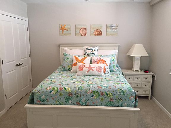 Bedroom 2 - queen bed