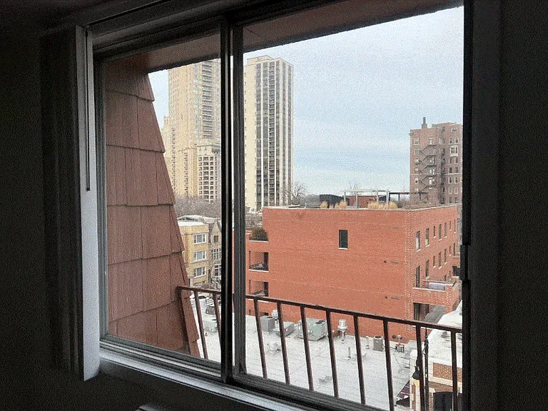 2424 N.Clark — Photo 24