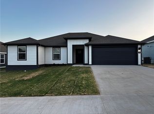 4439 W Glacier St, Fayetteville, AR 72704