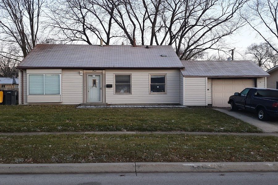 1st image of 8 E Briarwood Dr