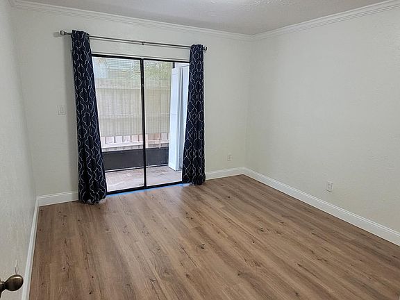 5th image of 3102 W Horatio St
