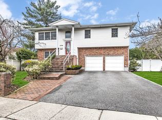 2728 Beacon Hill Dr, Bellmore, NY 11710