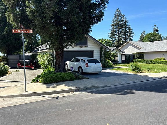 3rd image of 552 W Minarets Ave