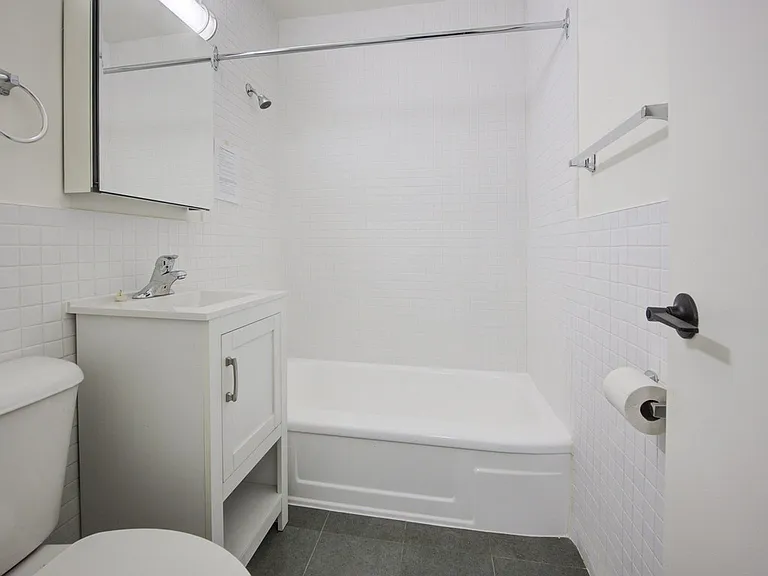 20 Mountain Ave N — Photo 12