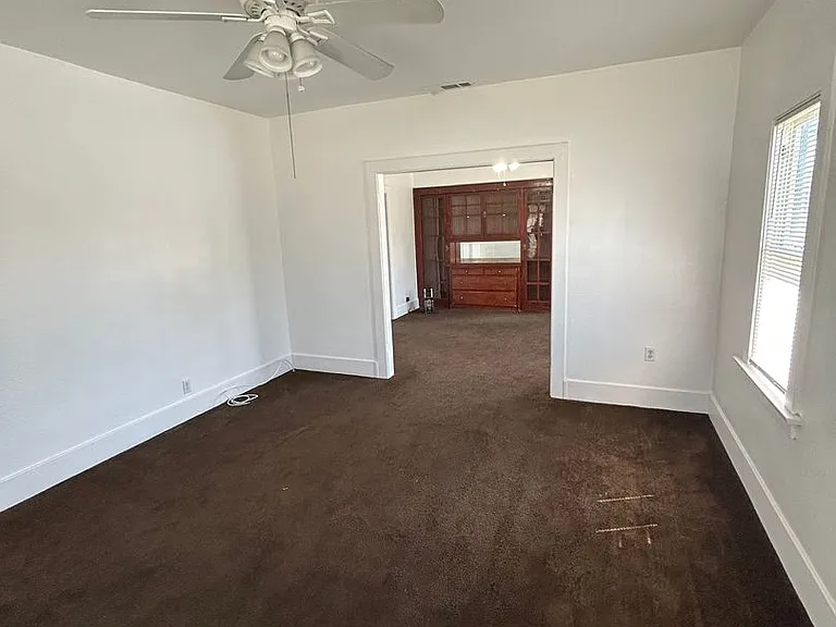 410 E B St — Photo 11
