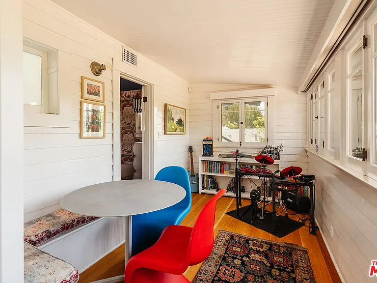 1951 Canyon Dr — Photo 22