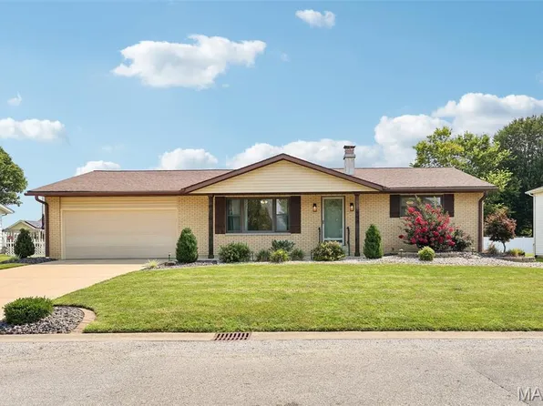 600 Roland Ave, New Baden, IL 62265