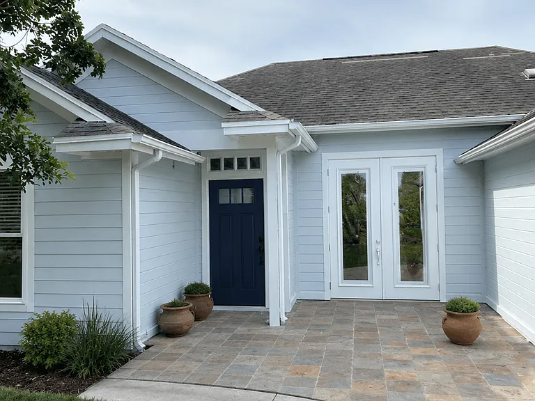 533 NW Avon Ave — Photo 1