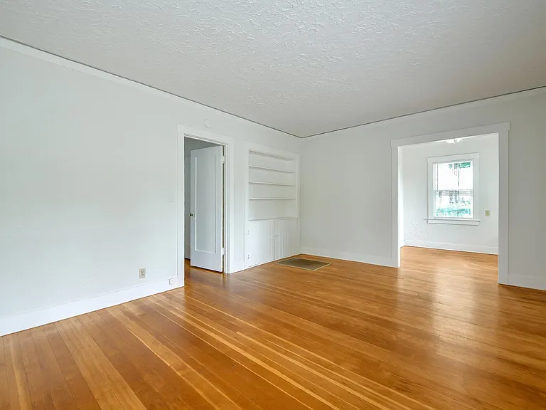 1430 Mercy St — Photo 3