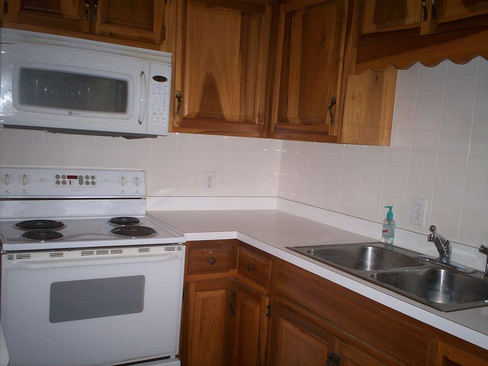 2nd image of 446 Shoshone Dr
