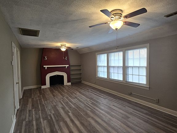 2nd image of 934 S Broadway Ave #8