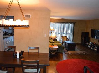 35 Shawnee Trl, Indian Head Park, IL 60525