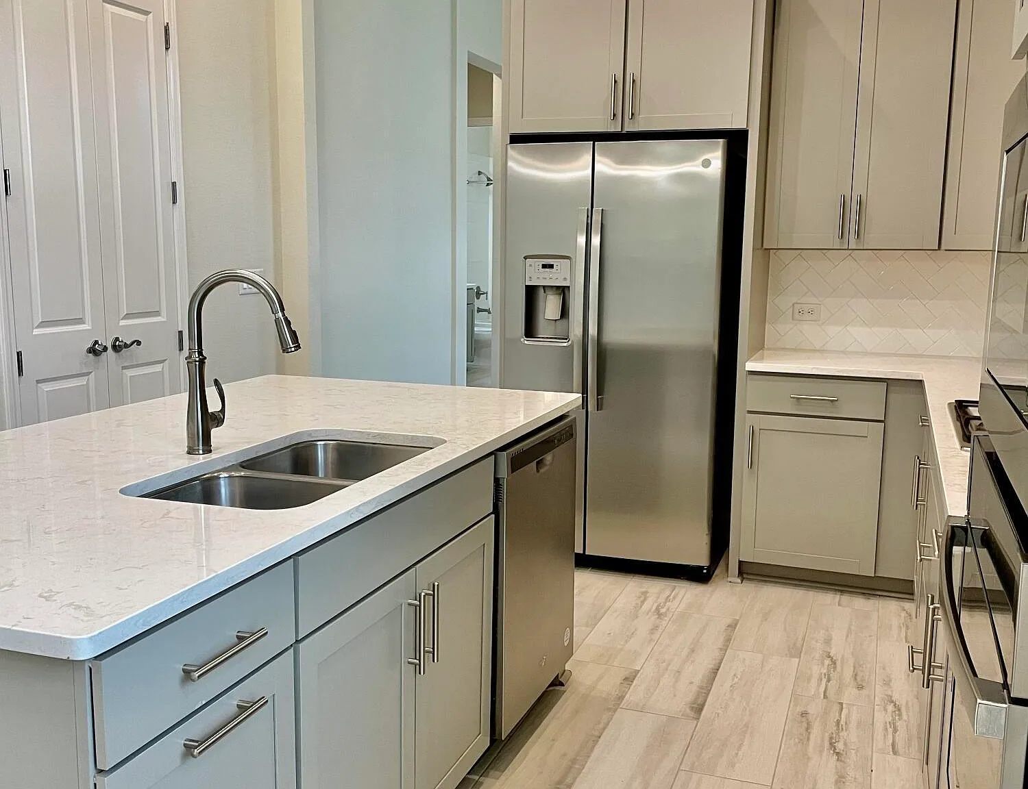 3 bed, 2.0 bath, 1812 sqft, $3,400 — Photo 4